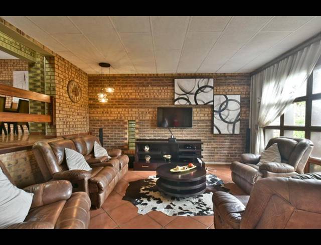 4 BEDROOM HOUSE FOR SALE IN GLENVISTA